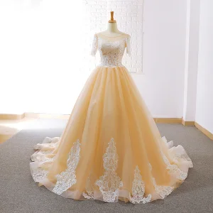 Elegant Champagne Ballkjoler 2018 Prinsesse Gjennomsiktig Scoop Halsen Korte Ermer Appliques Blonder Domstol Tog Buste Ryggløse Formelle Kjoler
