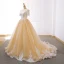 Élégant Champagne Robe De Bal 2018 Princesse Transparentes Encolure Dégagée Manches Courtes Appliques En Dentelle Tribunal Train Volants Dos Nu Robe De Ceremonie