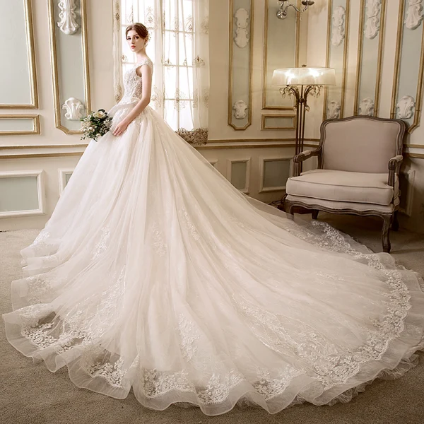 Elegante Ivory / Creme Durchsichtige Brautkleider 2018 A Linie Rundhalsausschnitt Ärmel Rückenfreies Applikationen Mit Spitze Perle Kristall Perlenstickerei Kapelle-Schleppe Rüschen
