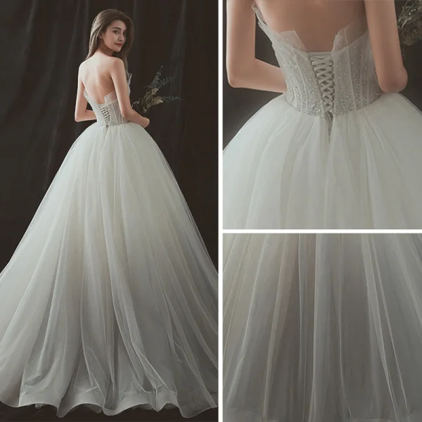 Unique Ivory / Creme Farbverlauf Grau Brautkleider 2018 Ballkleid Bandeau Ärmellos Rückenfreies Perle Lange Rüschen
