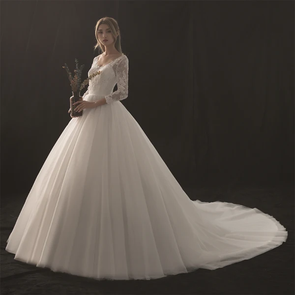 Modest / Simple Ivory Wedding Dresses 2018 A-Line / Princess V-Neck 3/4 Sleeve Appliques Pierced Lace Chapel Train Ruffle