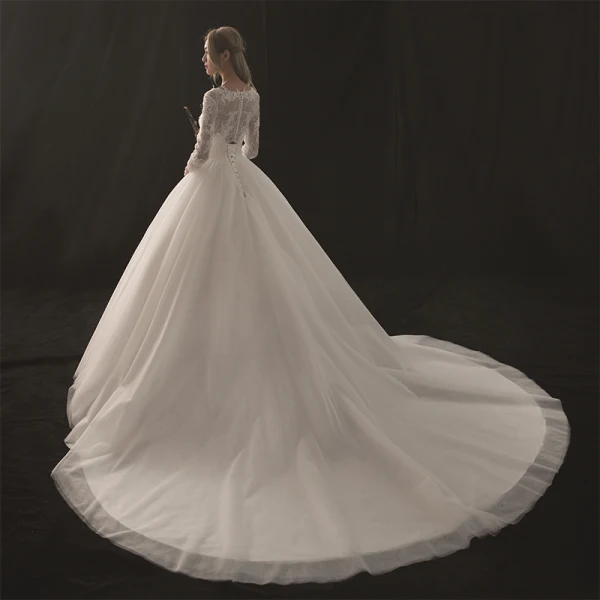 Modest / Simple Ivory Wedding Dresses 2018 A-Line / Princess V-Neck 3/4 Sleeve Appliques Pierced Lace Chapel Train Ruffle