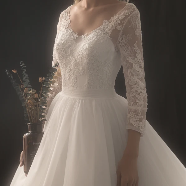 Modest / Simple Ivory Wedding Dresses 2018 A-Line / Princess V-Neck 3/4 Sleeve Appliques Pierced Lace Chapel Train Ruffle