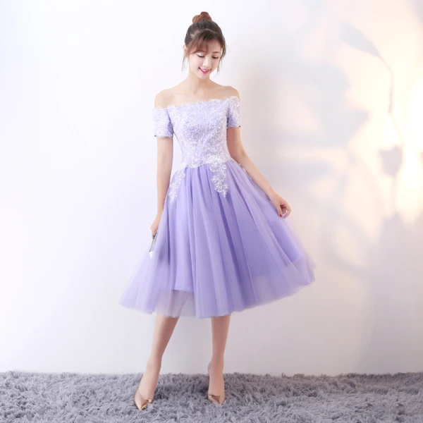 Chic / Belle Lavande de retour Robe De Graduation 2017 Princesse De l'épaule Manches Courtes Appliques Paillettes Thé Longueur Volants Dos Nu Robe De Ceremonie