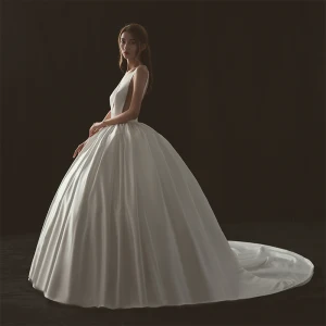 Sexy Ivory Wedding Dresses 2018 Ball Gown V Neck Sleeveless Backless Cathedral Train Ruffle