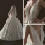 Sexy Ivoire Robe De Mariée 2018 Robe Boule V-Cou Sans Manches Dos Nu Cathedral Train Volants