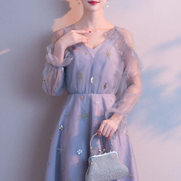 Chic / Beautiful Silver See-through Homecoming Graduation Dresses 2018 A-Line / Princess V-Neck Long Sleeve Appliques Lace Short Ruffle Backless Formal Dresses