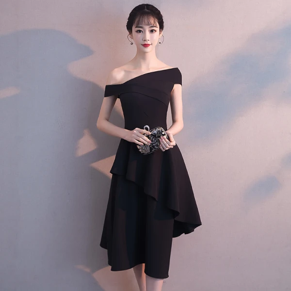 Amazing / Unique Black Homecoming Graduation Dresses 2018 A-Line / Princess Off-The-Shoulder Short Sleeve Asymmetrical Ruffle Backless Formal Dresses