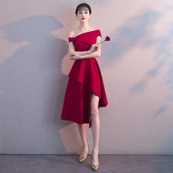 Amazing / Unique Black Homecoming Graduation Dresses 2018 A-Line / Princess Off-The-Shoulder Short Sleeve Asymmetrical Ruffle Backless Formal Dresses