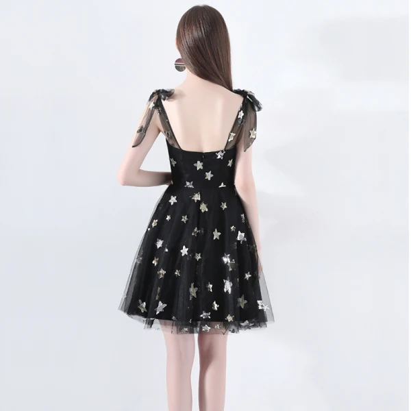 Chic / Belle Noire de retour Robe De Graduation 2018 Princesse épaules Sans Manches Étoile Paillettes Courte Volants Dos Nu Robe De Ceremonie