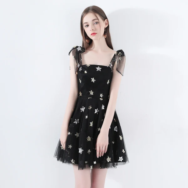Chic / Belle Noire de retour Robe De Graduation 2018 Princesse épaules Sans Manches Étoile Paillettes Courte Volants Dos Nu Robe De Ceremonie