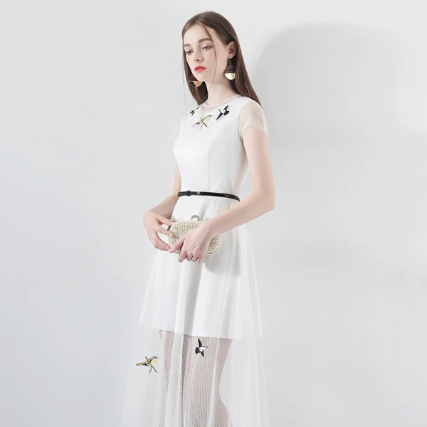 Modest / Simple Summer White Evening Dresses 2018 A-Line / Princess Scoop Neck Cap Sleeves Embroidered Sash Tea-length Formal Dresses