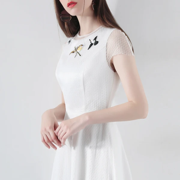 Modest / Simple Summer White Evening Dresses 2018 A-Line / Princess Scoop Neck Cap Sleeves Embroidered Sash Tea-length Formal Dresses