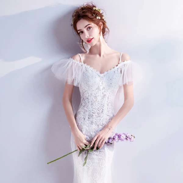 Erschwinglich Weiß Brautkleider / Hochzeitskleider 2018 Meerjungfrau Off Shoulder Spaghettiträger Kurze Ärmel Rückenfreies Applikationen Spitze Perlenstickerei Pailletten Kapelle-Schleppe Rüschen