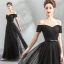 Schlicht Schwarz Abendkleider 2018 A Linie Off Shoulder Ärmellos Schleife Stoffgürtel Lange Rüschen Rückenfreies Festliche Kleider