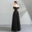 Schlicht Schwarz Abendkleider 2018 A Linie Off Shoulder Ärmellos Schleife Stoffgürtel Lange Rüschen Rückenfreies Festliche Kleider