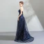 Bling Bling Marineblau Abendkleider 2018 Empire Bandeau Ärmellos Kristall Pailletten Sweep / Pinsel Zug Rüschen Rückenfreies Festliche Kleider