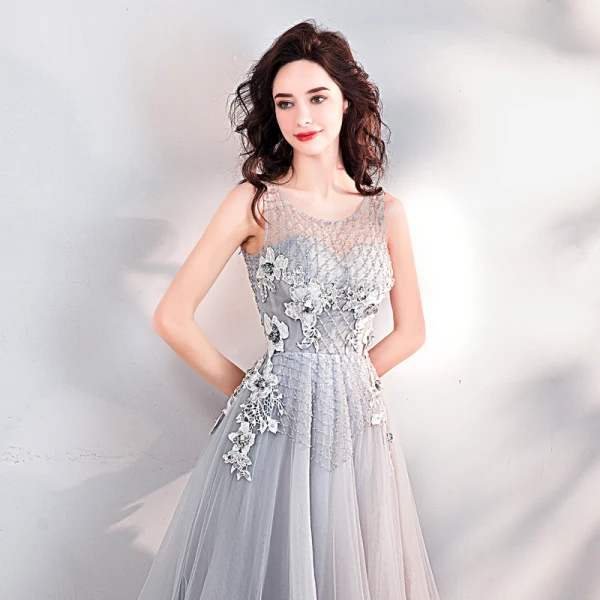 Moderne / Mode Gris Transparentes Robe De Soirée 2018 Princesse Encolure Dégagée Sans Manches Appliques En Dentelle Perlage Paillettes Train De Balayage Volants Dos Nu Robe De Ceremonie