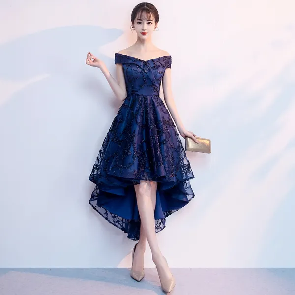 Chic / Beautiful Navy Blue Cocktail Dresses 2018 A-Line / Princess Off-The-Shoulder Short Sleeve Appliques Lace Asymmetrical Ruffle Backless Formal Dresses