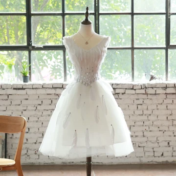 Discount White Cocktail Dresses 2018 A Line Princess V Neck Sleeveless Feather Rhinestone Knee Length Ruffle Backless Formal Dresses