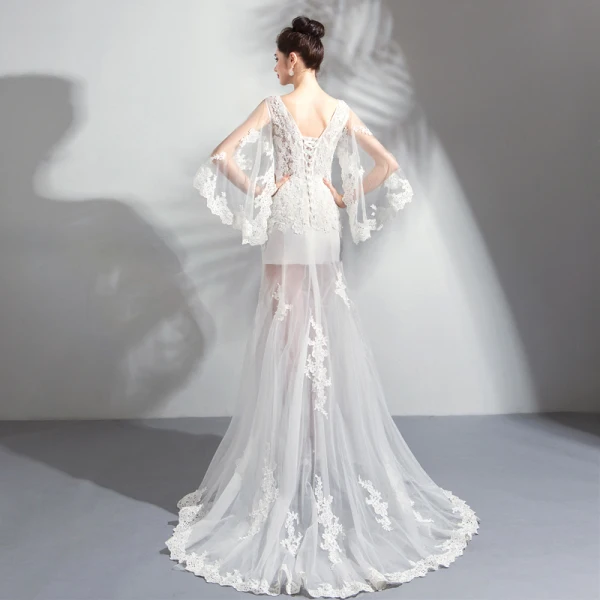 Chic / Belle Blanche Plage Robe De Mariée 2018 Trompette / Sirène Encolure Dégagée Transparentes Manches Longues Dos Nu Appliques En Dentelle Train De Balayage