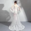 Chic / Belle Blanche Plage Robe De Mariée 2018 Trompette / Sirène Encolure Dégagée Transparentes Manches Longues Dos Nu Appliques En Dentelle Train De Balayage