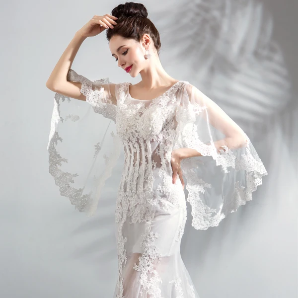 Chic / Belle Blanche Plage Robe De Mariée 2018 Trompette / Sirène Encolure Dégagée Transparentes Manches Longues Dos Nu Appliques En Dentelle Train De Balayage
