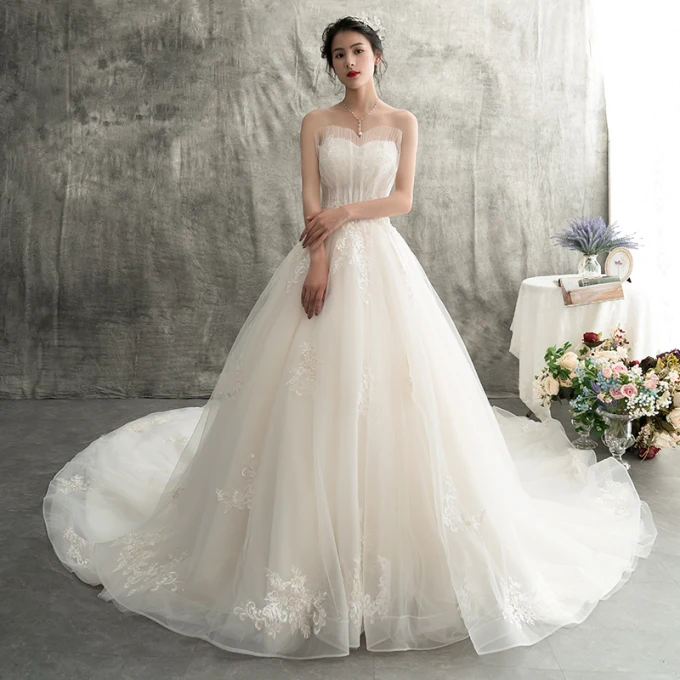 Elegant Champagne Brudekjoler 2018 Ballkjole Kjæreste Uten Ermer Ryggløse Appliques Blonder Paljetter Cathedral Train Buste