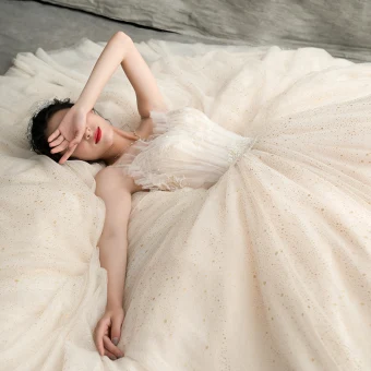 Chic Beautiful Champagne Wedding Dresses 2018 A Line Princess Spaghetti Straps Sleeveless Backless Spotted Tulle Appliques Lace Floor Length Long Ruffle