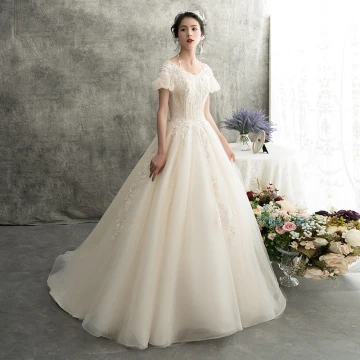Schöne Champagner Brautkleider Hochzeitskleider 2018 A Linie V Ausschnitt Geschwollenes Kurze Ärmel Rückenfreies Applikationen Spitze Perlenstickerei Sweep Pinsel Zug Rüschen