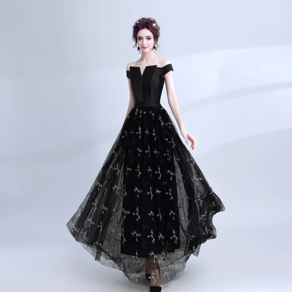 Modern / Fashion Black Prom Dresses 2018 A-Line / Princess Amazing / Unique Off-The-Shoulder Short Sleeve Embroidered Floor-Length / Long Backless Formal Dresses