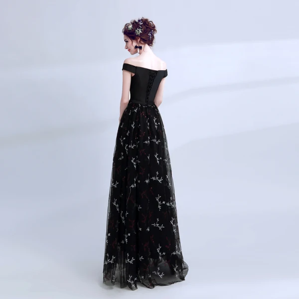 Modern / Fashion Black Prom Dresses 2018 A-Line / Princess Amazing / Unique Off-The-Shoulder Short Sleeve Embroidered Floor-Length / Long Backless Formal Dresses