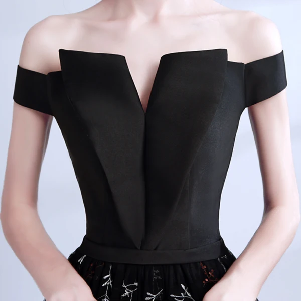Modern / Fashion Black Prom Dresses 2018 A-Line / Princess Amazing / Unique Off-The-Shoulder Short Sleeve Embroidered Floor-Length / Long Backless Formal Dresses
