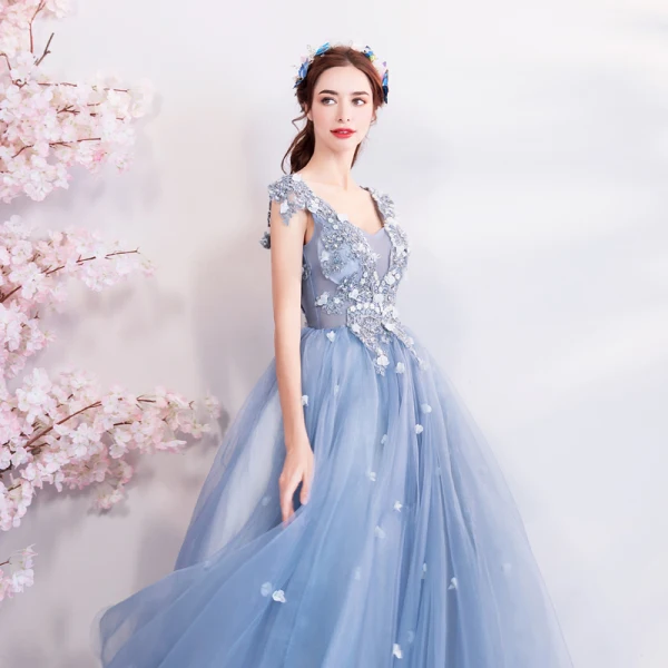 Élégant Bleu Ciel Robe De Bal 2018 Robe Boule V-Cou Sans Manches Appliques Fleur Faux Diamant Cristal Perlage Longue Volants Dos Nu Robe De Ceremonie