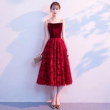 Chic Belle Rouge De Retour Robe De Graduation 2018 Princesse Bretelles Spaghetti Sans Manches Appliques En Dentelle Paillettes Thé Longueur Volants Dos Nu Robe De Ceremonie