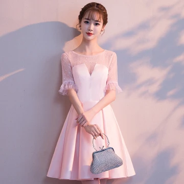 Simple Rougissant Rose Transparentes De Retour Robe De Graduation 2018 Princesse Encolure Dégagée Manches Courtes Courte Volants Robe De Ceremonie