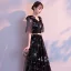 Chic / Belle Noire de retour Robe De Graduation 2018 Princesse V-Cou épaules Noeud 1/2 Manches Appliques Paillettes Métal Ceinture Thé Longueur Volants Dos Nu Robe De Ceremonie