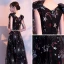 Chic / Belle Noire de retour Robe De Graduation 2018 Princesse V-Cou épaules Noeud 1/2 Manches Appliques Paillettes Métal Ceinture Thé Longueur Volants Dos Nu Robe De Ceremonie