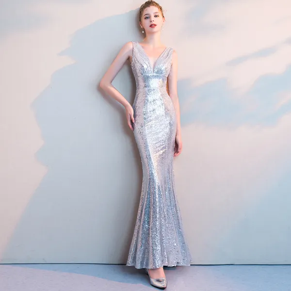 Sparkly Silver Sequins Evening Dresses  2018 Trumpet / Mermaid V-Neck Sleeveless Ankle Length Ruffle Backless Formal Dresses