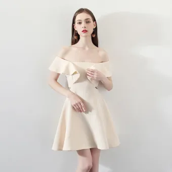 Simple Champagne De Retour Robe De Graduation 2018 Princesse De L Épaule Manches Courtes Courte Volants Dos Nu Robe De Ceremonie
