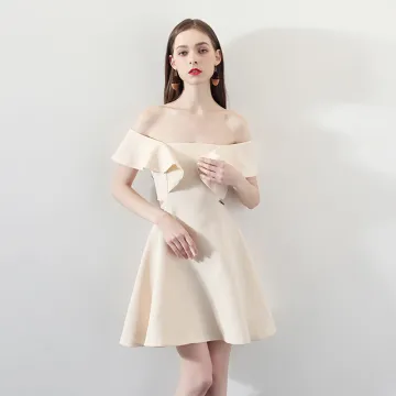 Simple Champagne De Retour Robe De Graduation 2018 Princesse De L Épaule Manches Courtes Courte Volants Dos Nu Robe De Ceremonie
