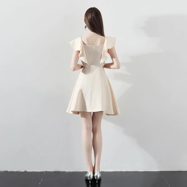 Modest / Simple Champagne Homecoming Graduation Dresses 2018 A-Line / Princess Off-The-Shoulder Short Sleeve Short Ruffle Backless Formal Dresses