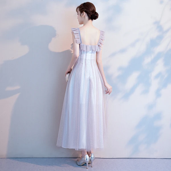Simple Gris de retour Robe De Graduation 2018 Princesse Encolure Carrée Sans Manches Thé Longueur Volants Dos Nu Robe De Ceremonie