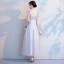 Simple Gris de retour Robe De Graduation 2018 Princesse Encolure Carrée Sans Manches Thé Longueur Volants Dos Nu Robe De Ceremonie