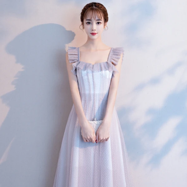 Simple Gris de retour Robe De Graduation 2018 Princesse Encolure Carrée Sans Manches Thé Longueur Volants Dos Nu Robe De Ceremonie