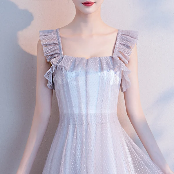 Simple Gris de retour Robe De Graduation 2018 Princesse Encolure Carrée Sans Manches Thé Longueur Volants Dos Nu Robe De Ceremonie