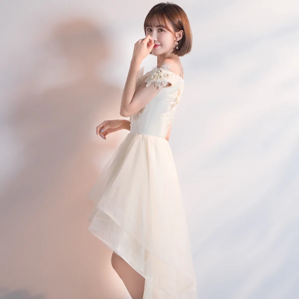 Chic / Belle Champagne Robe De Cocktail 2018 Princesse De l'épaule Manches Courtes Appliques En Dentelle Faux Diamant Asymétrique Volants Dos Nu Robe De Ceremonie