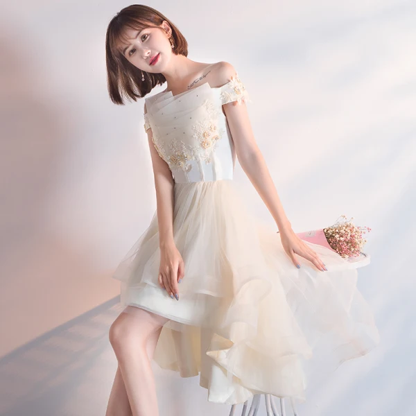 Chic / Belle Champagne Robe De Cocktail 2018 Princesse De l'épaule Manches Courtes Appliques En Dentelle Faux Diamant Asymétrique Volants Dos Nu Robe De Ceremonie