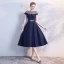 Chic / Belle Bleu Marine Transparentes Robe De Soirée 2018 Princesse Encolure Dégagée Manches Courtes Faux Diamant Ceinture Thé Longueur Volants Robe De Ceremonie