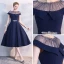 Chic / Belle Bleu Marine Transparentes Robe De Soirée 2018 Princesse Encolure Dégagée Manches Courtes Faux Diamant Ceinture Thé Longueur Volants Robe De Ceremonie